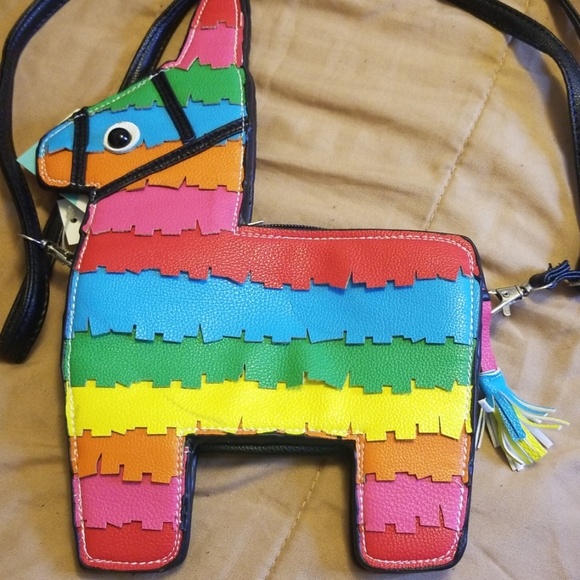 Handbags - NWT Pinata purse